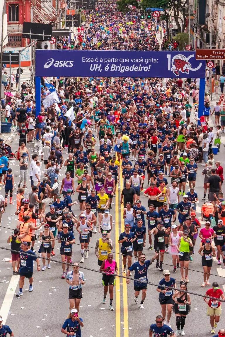 Mar de corredores na centésima São Silvestre: mais de 55 mil participantes tomaram as ruas de São Paulo em clima de festa. (Foto: Arquivo pessoal)