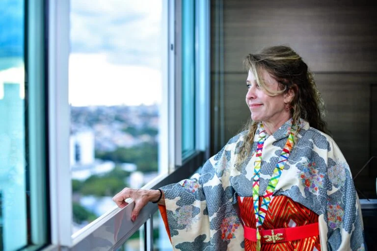Angela Miracema corre com a arte, a memória e o amor que exala ao respirar