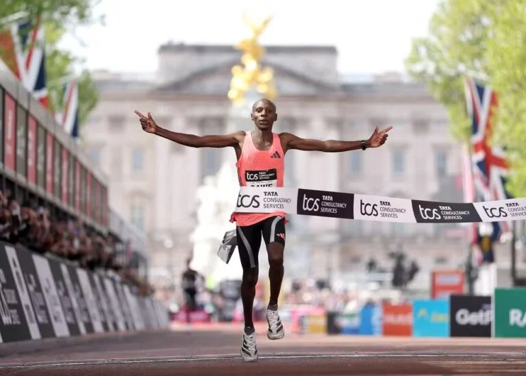World record: queniano é o primeiro atleta a correr uma maratona abaixo de duas horas