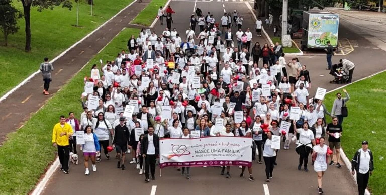 Caminhada pela Adoção reúne histórias de amor, novos começos e vida saudável