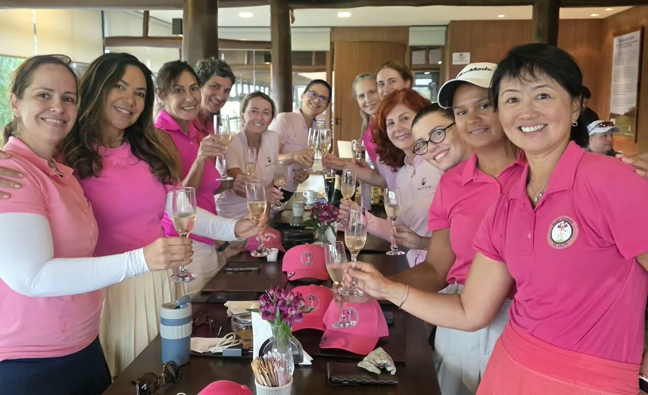 Eu só queria conhecer o golfe. Saí tentando decorar nomes, regras e Monstrinhas